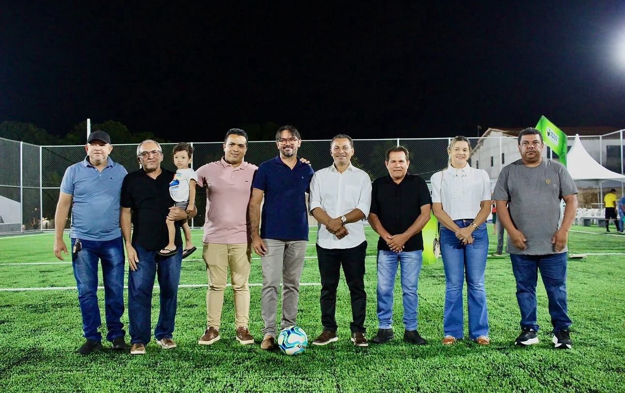 Vereadores de Alhandra participam da entrega do novo Campo Society em Mata Redonda
